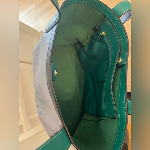 COACH 🩷 2pc Tote and Wallet / Wristlet Horse and Carriage Leather - Picture 3 of 4